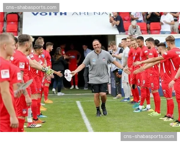 柏林周末业余联赛参赛人数创新高,德甲球星到场开球互动 柏林周末业余联赛参赛人数创新高,德甲球星到场开球互动